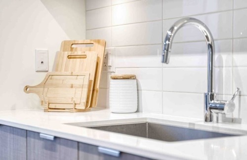 Eau Claire Condominio | 1BR Walkout Condo in Eau Claire with UG Parking