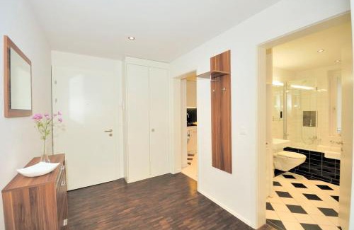 Seefeld Apartamento | 1BR with balcony near lake - Flower 1