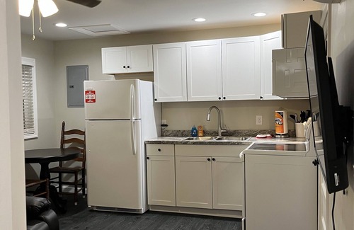 Tateville Cabaña | 1BR1BA - Seasonal lake view, minutes to Lake Cumberland Regional Hospital