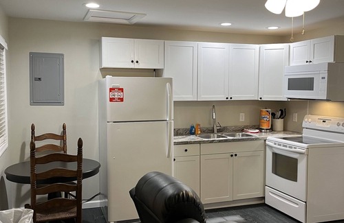 Tateville Cabaña | 1BR1BA - Seasonal lake view, minutes to Lake Cumberland Regional Hospital