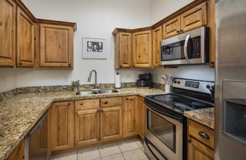 Moab South Valley Casa | 1L Top Floor Moab RedCliff Condo POOL & HOT TUB