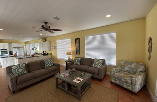 Morgantown Casa | Lg Hm W / GulfViews - 60 seg. al malecón, 6 porches, elevador, 2 piscinas, tenis