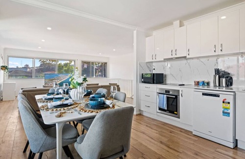 Sunnybank Casa | 1Mins to Pinelands Plaza, 4BR Chic Family Retreat