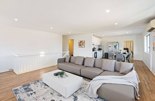 Sunnybank Casa | 1Mins to Pinelands Plaza, 4BR Chic Family Retreat