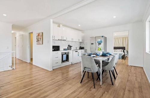 Sunnybank Casa | 1Mins to Pinelands Plaza, 4BR Chic Family Retreat