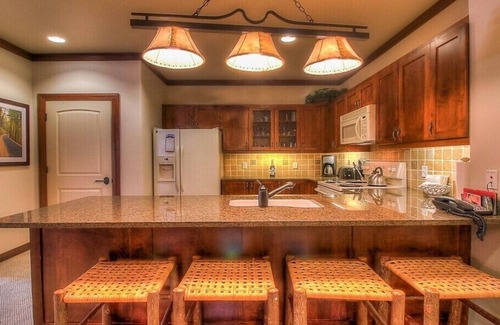 Stratton Mountain Condominio | Amplio 3Br / 2Bth recientemente listado w / Ice Skating Pond, Piscina climatizada, HotTub, Sauna