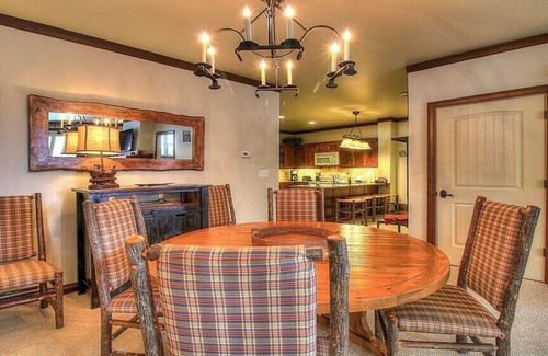 Stratton Mountain Condominio | Amplio 3Br / 2Bth recientemente listado w / Ice Skating Pond, Piscina climatizada, HotTub, Sauna