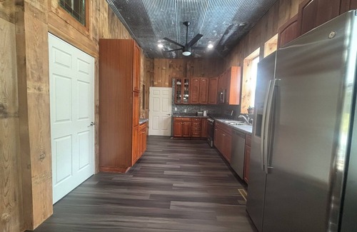 Elkader Apartamento | 1st Floor 2BR Downtown + 2 Parking Spaces