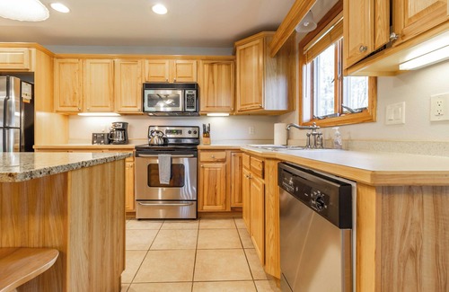 Arkdale Condominio | 1st floor 3BR/2BA Northern Bay Resort Condo - Castle Rock Lake - Pool Beach Golf