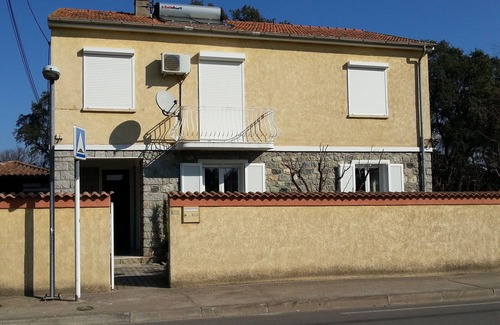 Morta Apartamento | ALQUILER VILLA Y JARDÍN PISCINA PRIVADA 1er piso