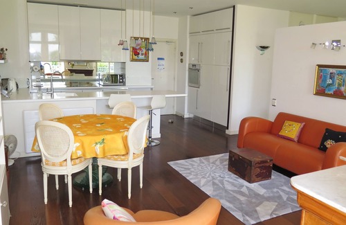 California - Pezou Apartamento | 1er Piso Apartamento con vistas al mar hermoso en el edificio de Carácter Magnífico