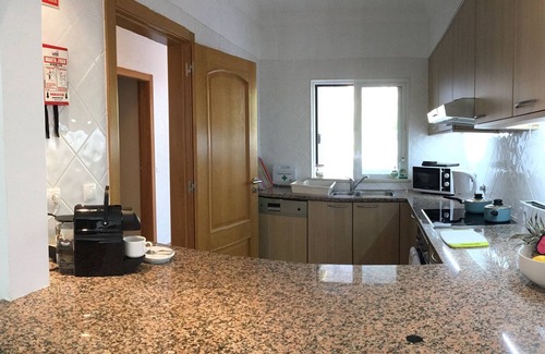 Alpouvar Apartamento | Wi-Fi gratuito 1 ° piso, balcón orientado al sur extra grande, 2 camas / baño apt + aire acondicionado