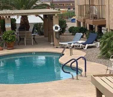 Lake Havasu City Apartamento | 1st Floor Condo in the Desert w/Pool, Spa & BBQ