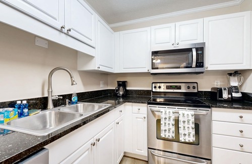 Vaught Condominio | 1st floor condo with pool, tennis, close to beach & golf