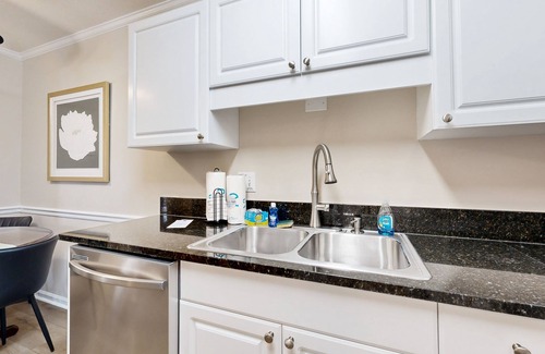 Vaught Condominio | 1st floor condo with pool, tennis, close to beach & golf