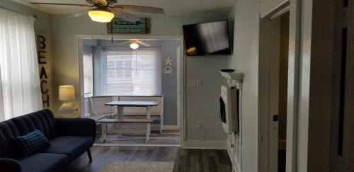 Wildwood Apartamento | 1st floor cottage! One Block to Beach, Convention Center and Wildwood Crest!