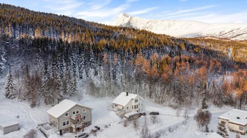 Lyngen Apartamento | 1st floor in the Lyngen Alps, whole house rentable