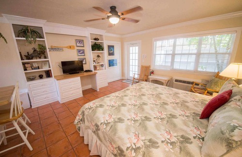 Bradenton Beach Hotel | 1st Floor Studio.NO PETS