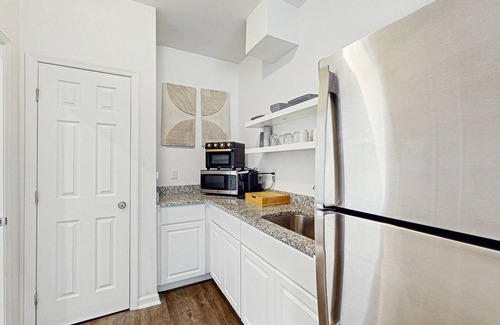 Goose Creek Apartamento | 1st Floor Studio in Pet Friendly Walkable Resort with Pools