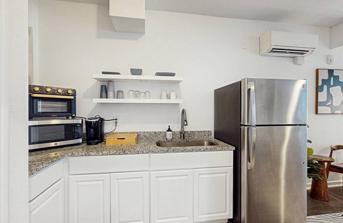 Goose Creek Apartamento | 1st Floor Studio in Pet Friendly Walkable Resort with Pools