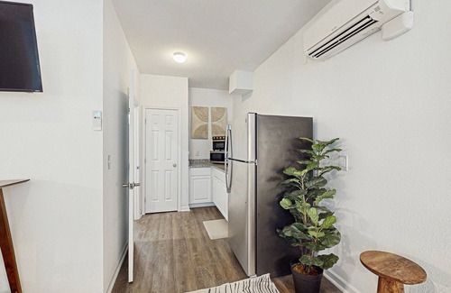 Goose Creek Apartamento | 1st Floor Studio in Pet Friendly Walkable Resort with Pools