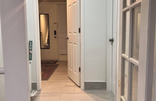 Hamilton Casa | 1st Floor Studio Unit Near Hamilton Airport, Mohawk College, St. Joe’s Hospital