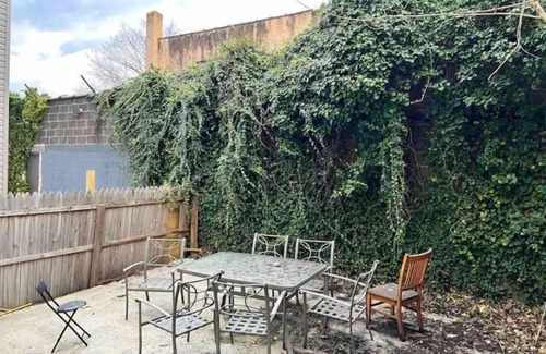 West Philadelphia Apartamento | 1st floor studio with backyard