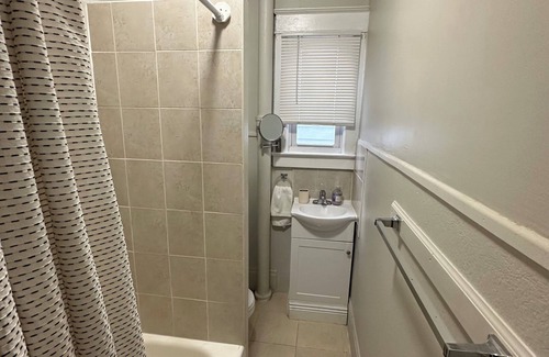 New Brunswick Casa | 1st Floor Unit in New Brunswick. Walkable distance to everything!