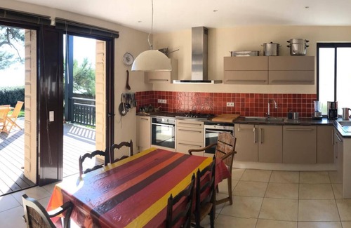 Taussat Casa | 1st Line large family villa, sleeps 22, heated swimming pool