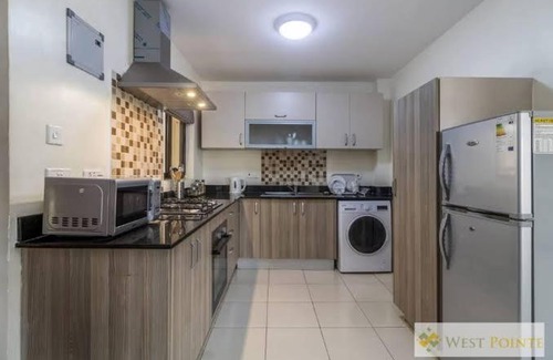 Langata Apartamento | 1x Triza wespoint suits