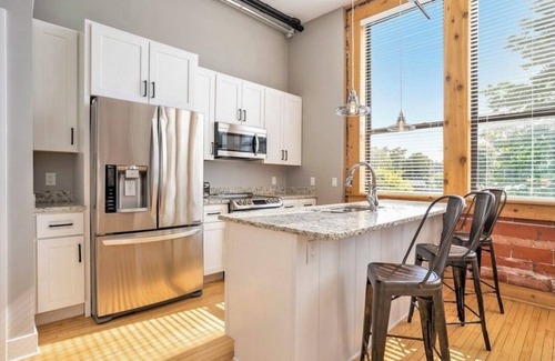 South Haven Condominio | 2:00 PM check-in | Upscale loft | Indoor pool & hot tub