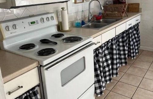 Avondale Casa | 2/1 Historic Murray Hill Bungalow with Laundry