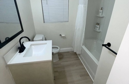 Macon Casa | 2/1 with Private Enclosed Yard