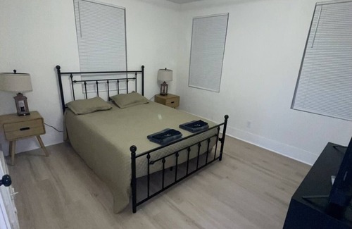 Macon Casa | 2/1 with Private Enclosed Yard