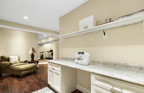 Culpeper Apartamento | 2/2 bath large private apartment , eat in kitchen living room, gym & laundry