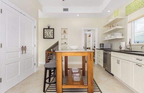 Bokeelia Casa | 2/2 Home in Bokeelia, Boat Lift Included!