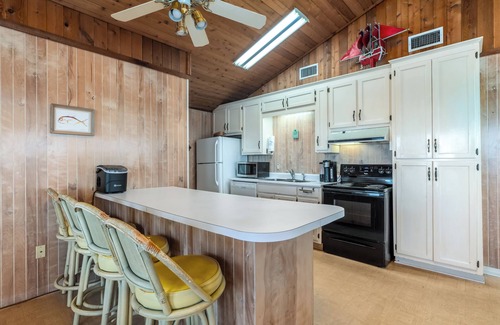 Dauphin Island Casa | 2/2 Pet-friendly Bayside Retreat - Happy Lee Ever After