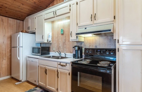 Dauphin Island Casa | 2/2 Pet-friendly Bayside Retreat - Happy Lee Ever After
