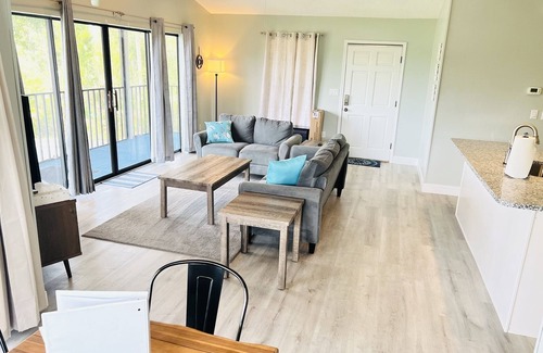 Homosassa Casa | 2,2 Stilted House on private peninsula. Renovated June '23.