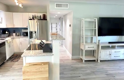 Stuart Casa | 2/2Cute & spotless Paddle, Kayak, Bike, hike,