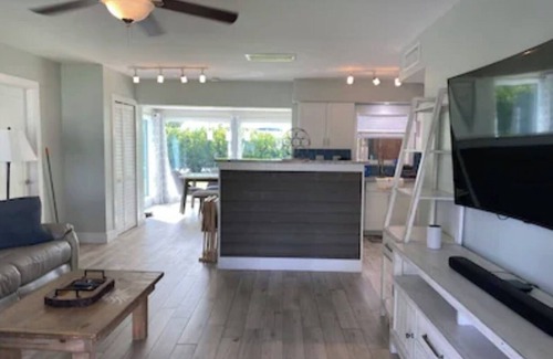 Stuart Casa | 2/2Cute & spotless Paddle, Kayak, Bike, hike,