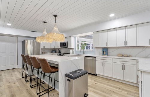 Bradenton Casa | 2.3 acre Luxury Estate 9 minutes from Beach!!!