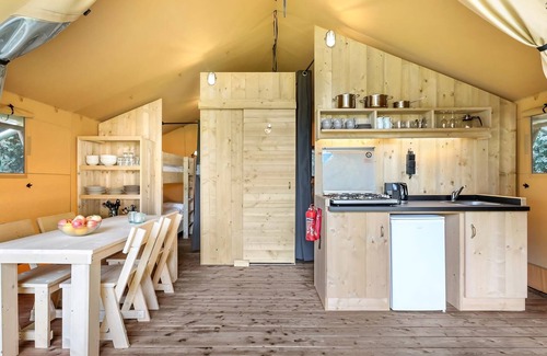 Huizen Alquiler De RV | 2-4-person safari tent in the holiday park Landal Gooise Heide