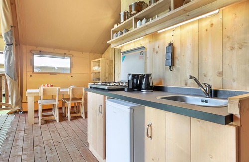 Huizen Alquiler De RV | 2-4-person safari tent in the holiday park Landal Gooise Heide