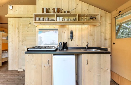 Huizen Alquiler De RV | 2-4-person safari tent in the holiday park Landal Gooise Heide