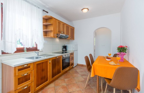 Cervar Apartamento | 2-4 persons, pool, only 200m from the beach, parking, quiet area.