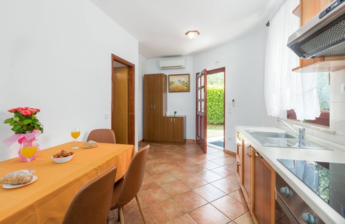 Cervar Apartamento | 2-4 persons, pool, only 200m from the beach, parking, quiet area.