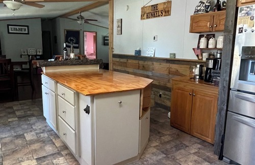 State College Casa | 2.5 miles from Beaver Stadium our Charming 3-bedroom house with AC, WiFi
