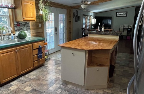 State College Casa | 2.5 miles from Beaver Stadium our Charming 3-bedroom house with AC, WiFi