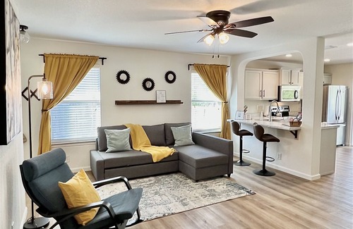 Southside Casa | 2.5 miles to Lackland BMT/12 miles to Sea World/Riverwalk